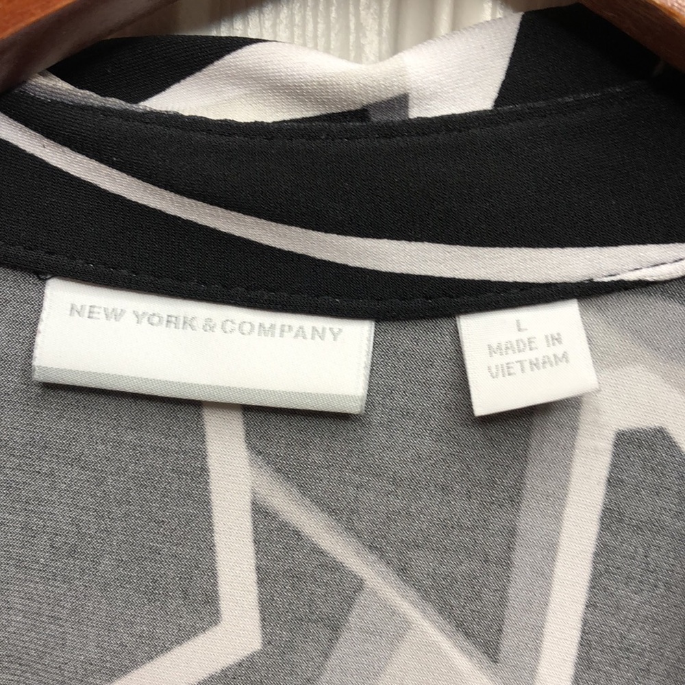 New York Company Long Sleeve Blouse. Black/white/gray print - Picture 4 of 5